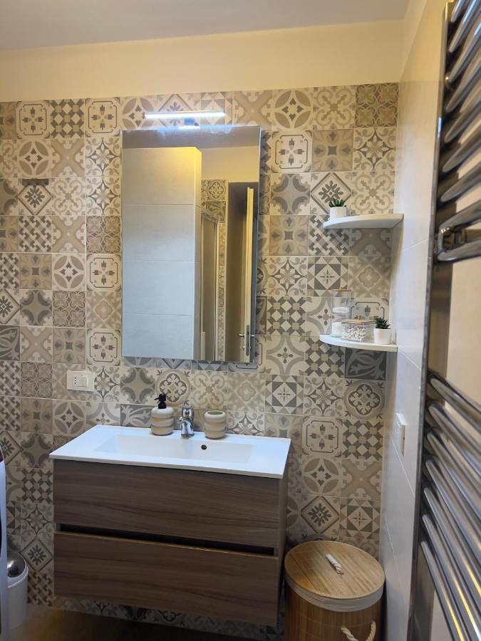 Regina Milano In Porta Romana 3 - Sky Tv, Wifi & Breakfast Box Leilighet Eksteriør bilde