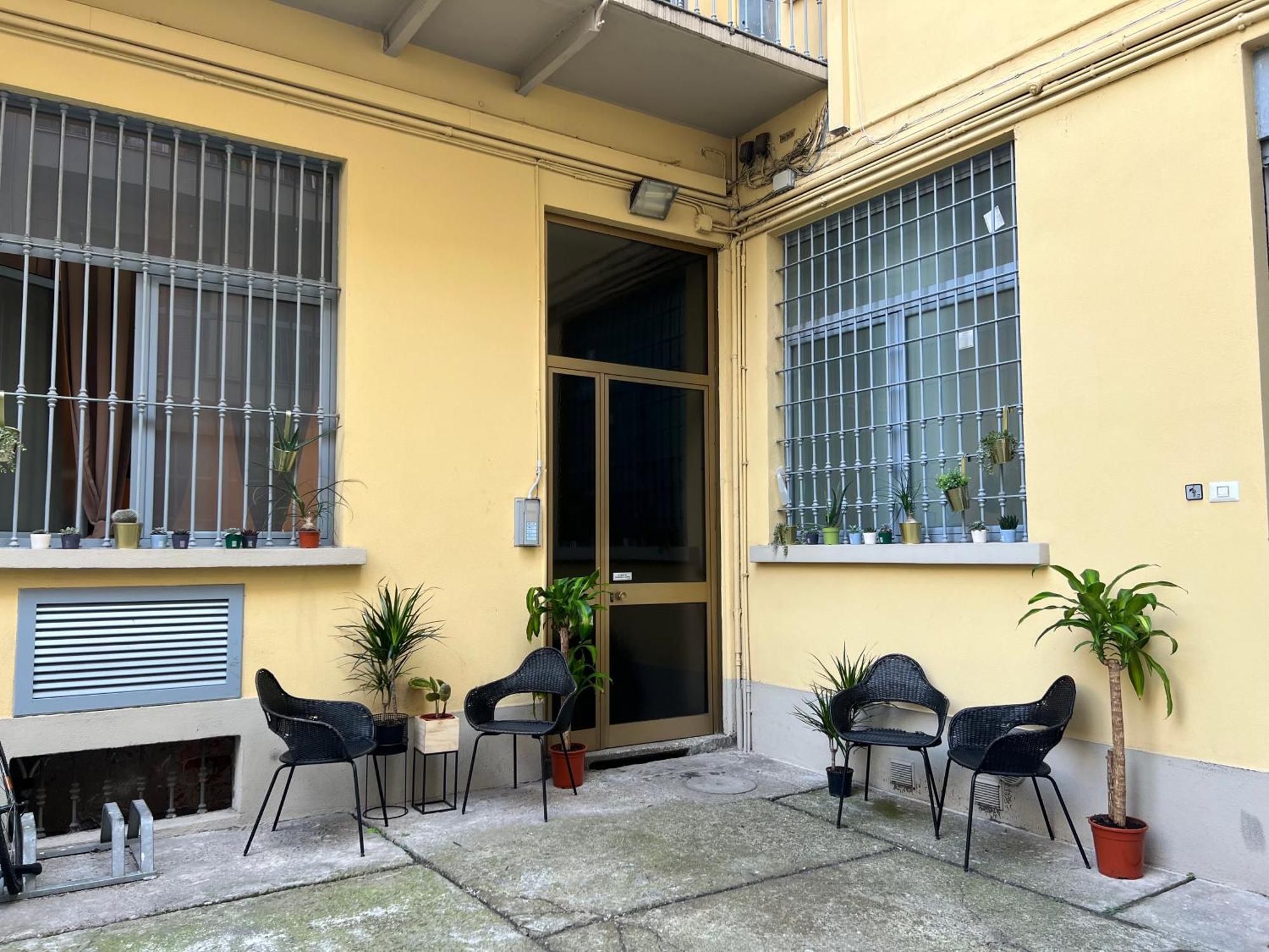 Regina Milano In Porta Romana 3 - Sky Tv, Wifi & Breakfast Box Leilighet Eksteriør bilde